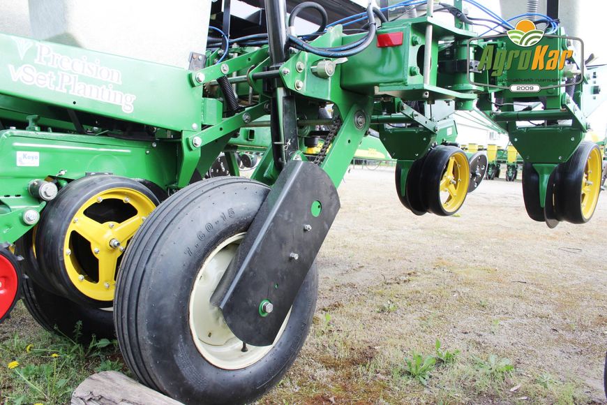 Просапна сівалка john deere 7000 (665) - 8 рядів 665 фото