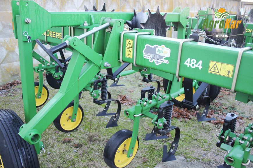 Просапний культиватор John Deere 825 (484) - 8 рядів