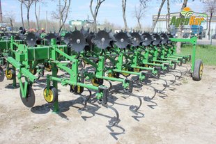 Пропашный культиватор John Deere 825 (580) - 8 рядов 580 фото