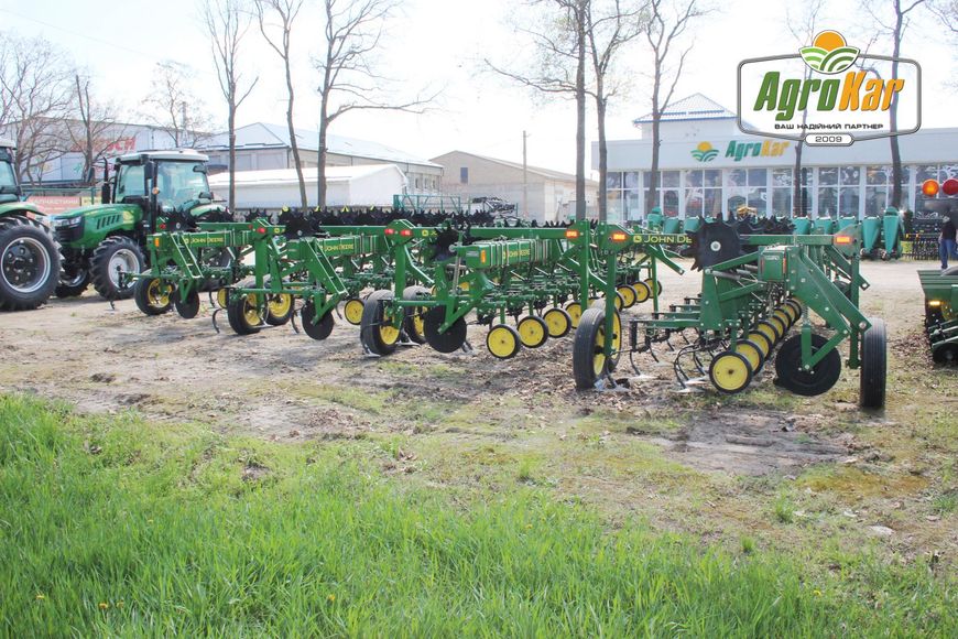 Просапний культиватор John Deere 825 (580) - 8 рядів