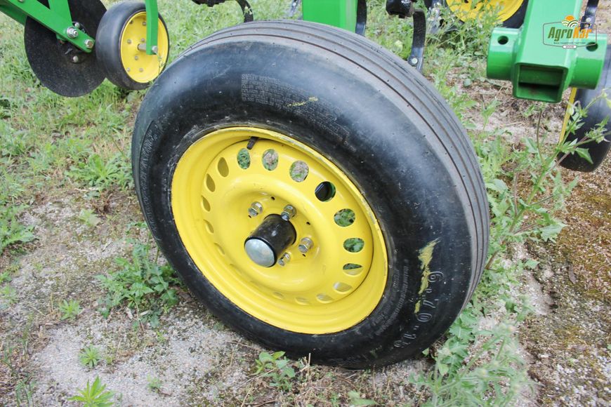 Просапний культиватор John Deere 825 (593) - 8 рядів 593 фото