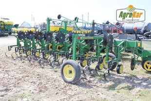 Просапний культиватор John Deere 825 (564) - 8 рядів