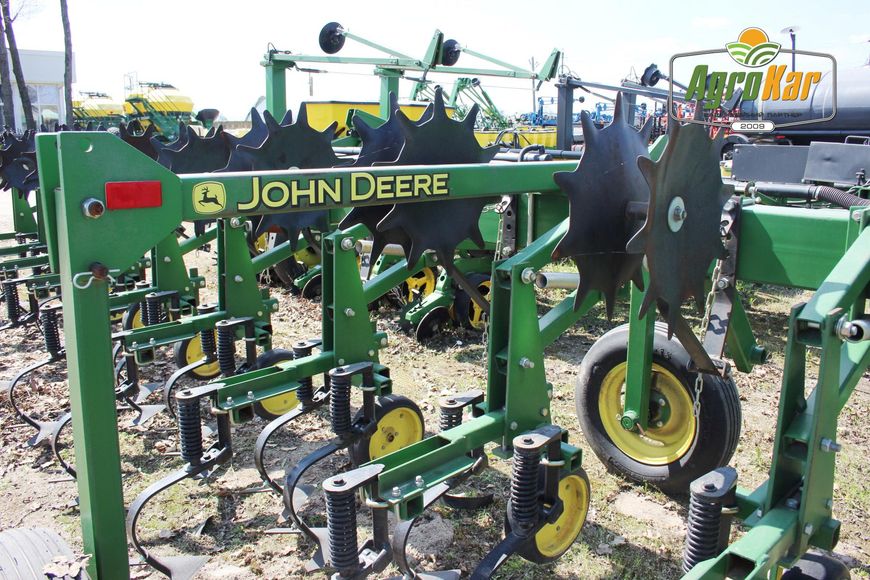 Пропашный культиватор John Deere 825 (564) - 8 рядов 564 фото