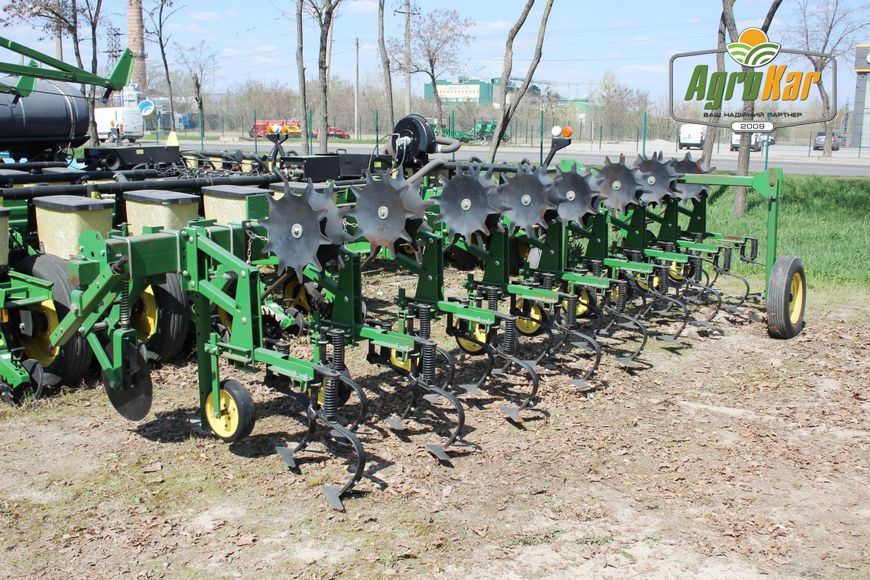 Просапний культиватор John Deere 825 (564) - 8 рядів