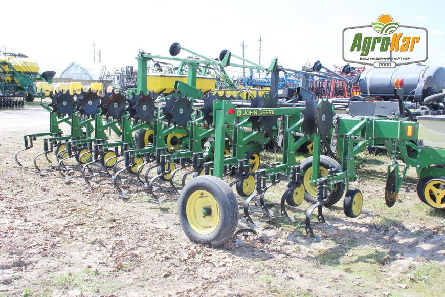 Просапний культиватор John Deere 825 (564) - 8 рядів