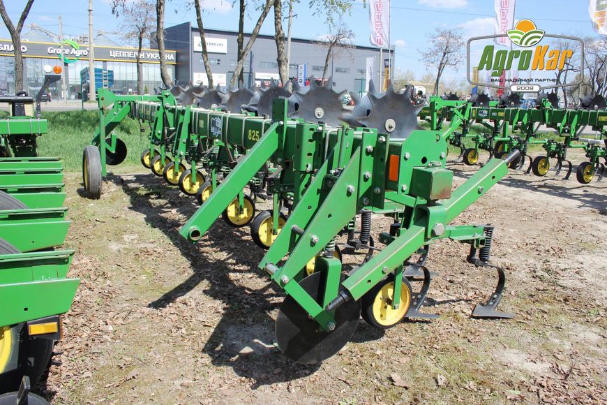 Пропашный культиватор John Deere 825 (564) - 8 рядов 564 фото