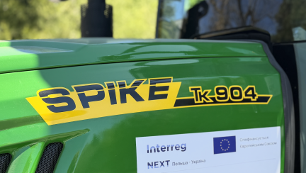 Трактори SPIKE працюватимуть у громадах Львівщини для боротьби з борщівником Сосновського