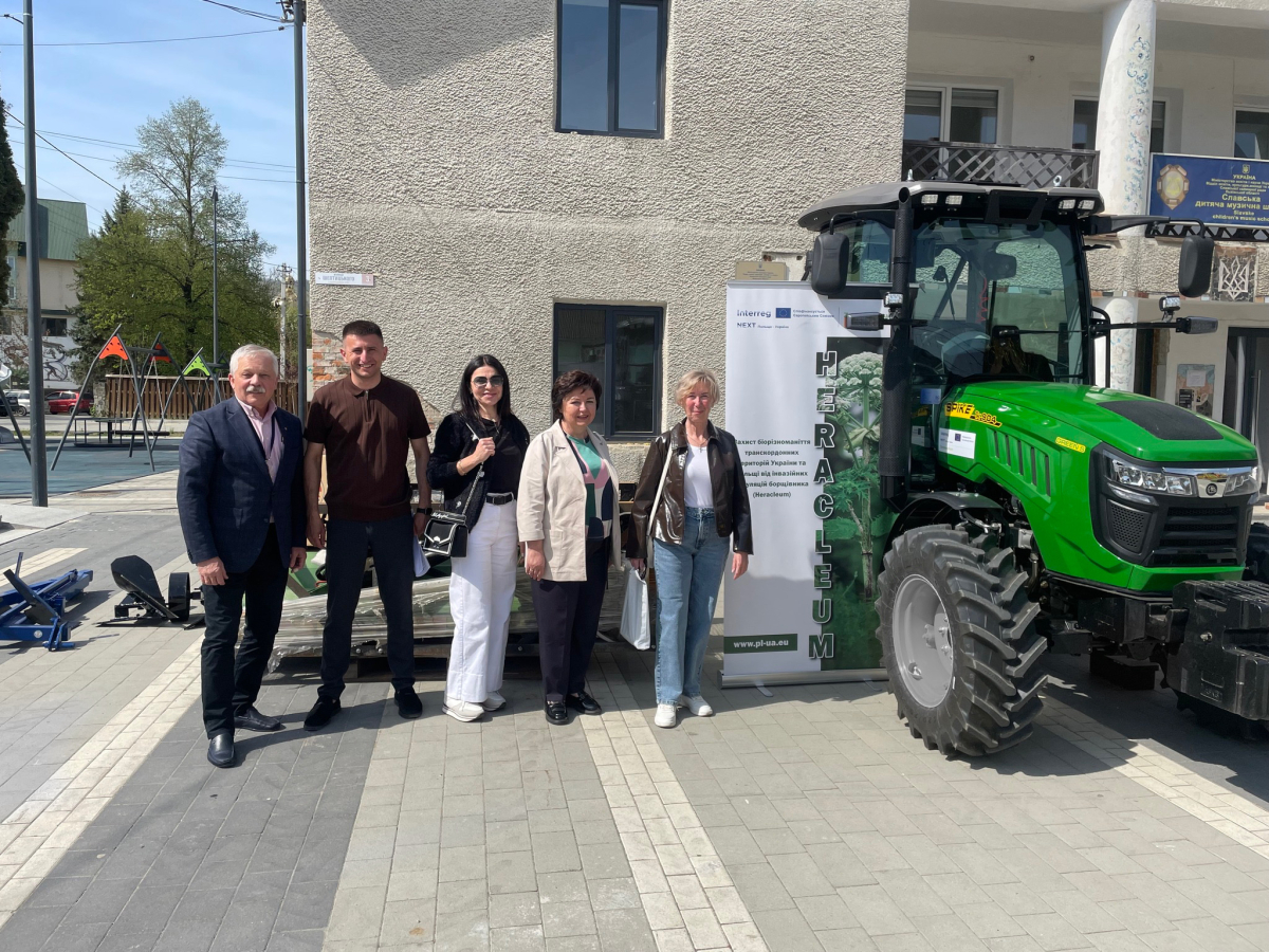 Four more communities in Lviv region received equipment from Agro Kar to combat Sosnovsky's hogweed